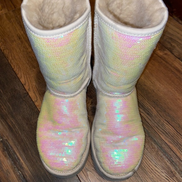 Uggs - Picture 2 of 6